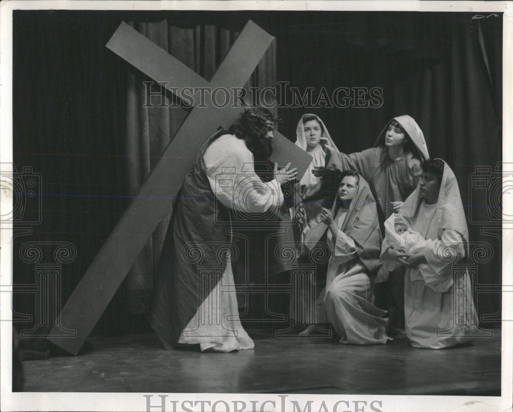 1962 Press Photo Christ Consoles Weeping Women - RRW54293 - Historic Images