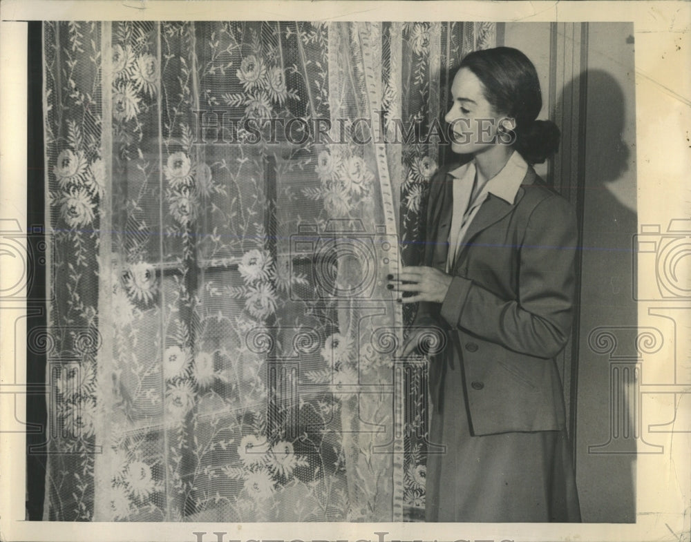 1949 Press Photo Curtains - RRW54307 - Historic Images