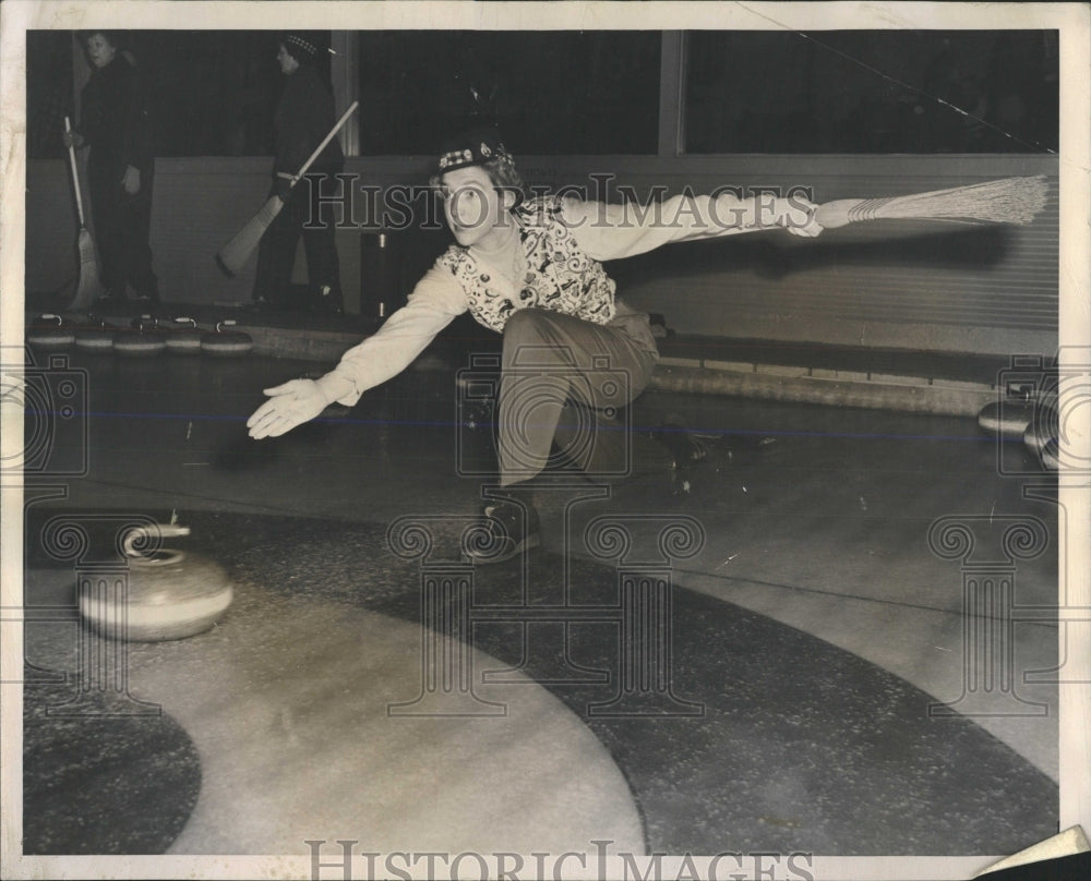 1953 Press Photo Chicago Curling Club Stone - RRW54319 - Historic Images