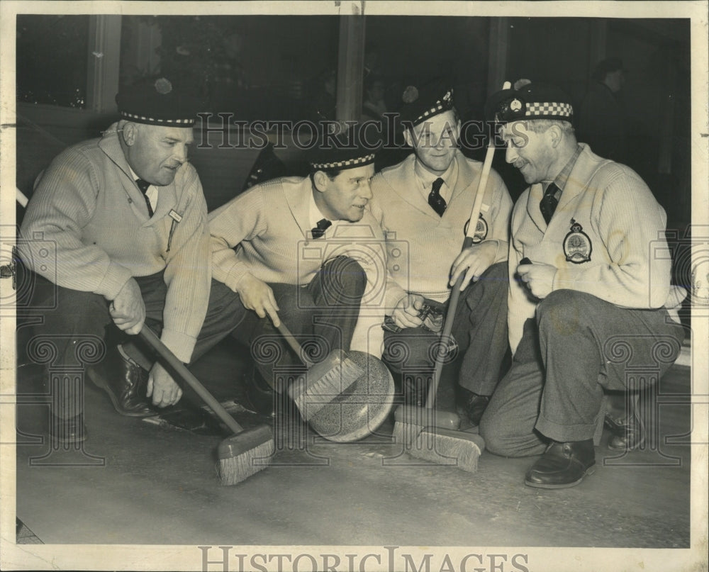 1955 Press Photo Royal Caledonian Curling Club Member - RRW54323 - Historic Images