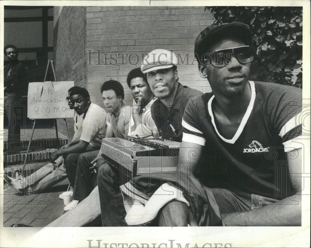 1982 Press Photo FORST ONE IN LINE FOR CITY JOBS - RRW54477 - Historic Images