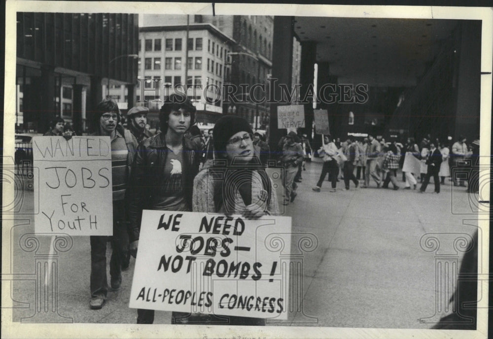 1981 Press Photo Youth Protest Reagan Cutbacks Jobs - RRW54485 - Historic Images