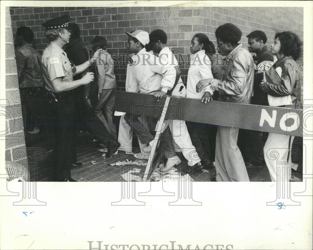 1982 Press Photo Employment 43rd Cottage Grove City Job - RRW54487 - Historic Images