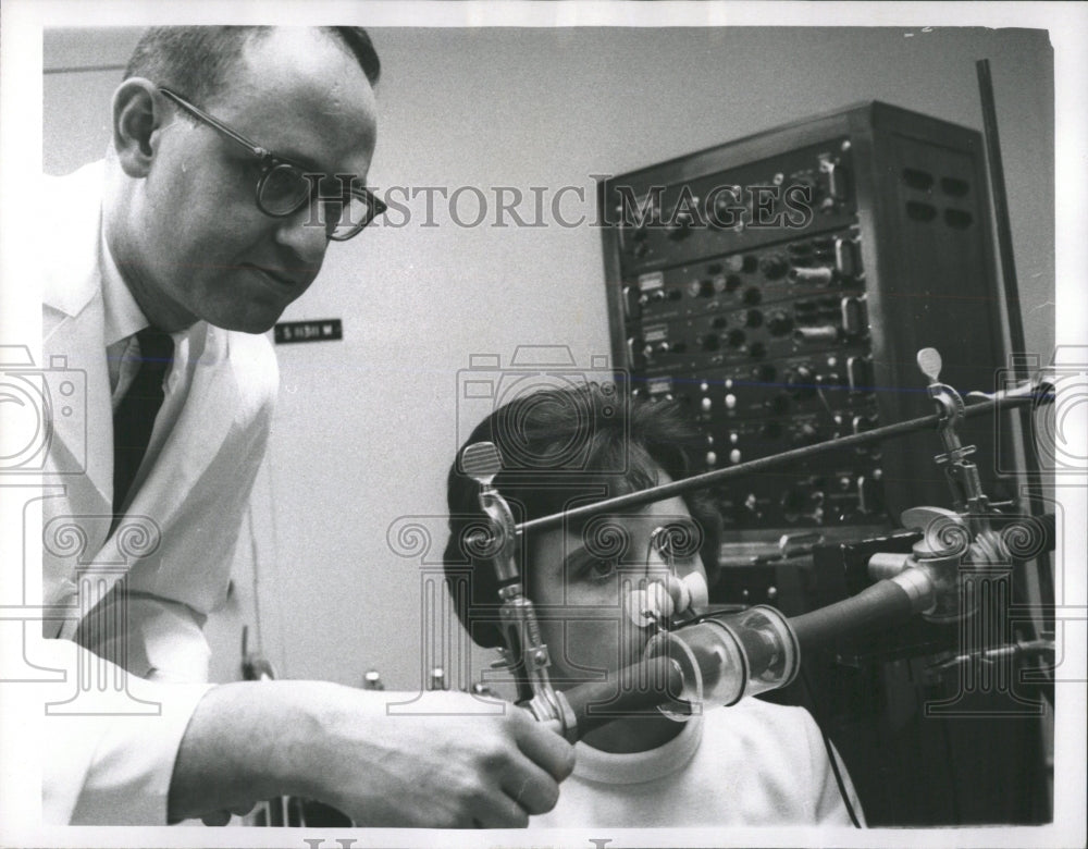 1966 Press Photo Emphysema Study University Hospital - RRW54517 - Historic Images