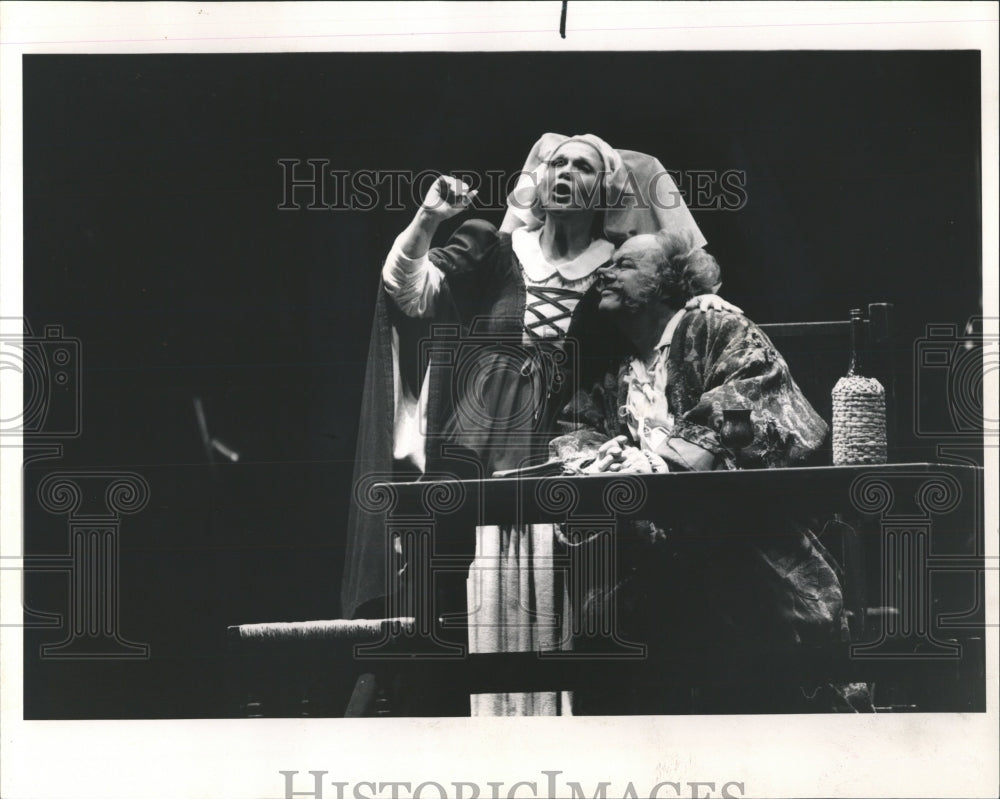 1988 Press Photo Lyric Opera&#39;s &quot;Falstaff.&quot; - RRW54683 - Historic Images