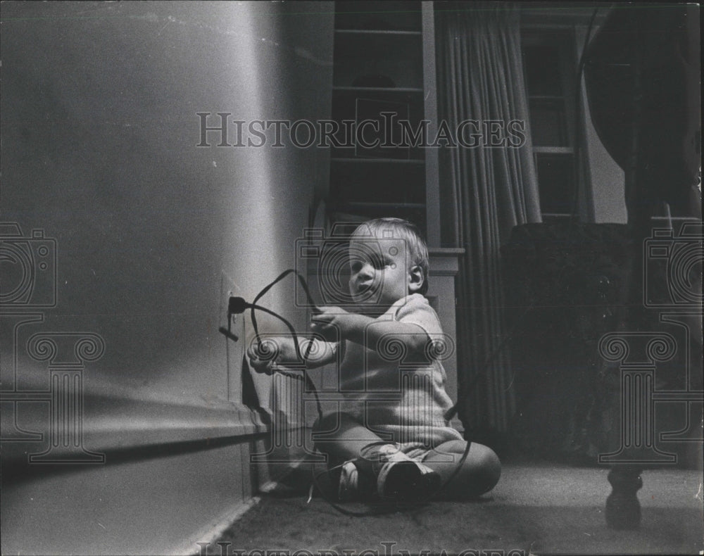 1970 Press Photo Accidents Toddlers Electrical Outlets - RRW54741 - Historic Images