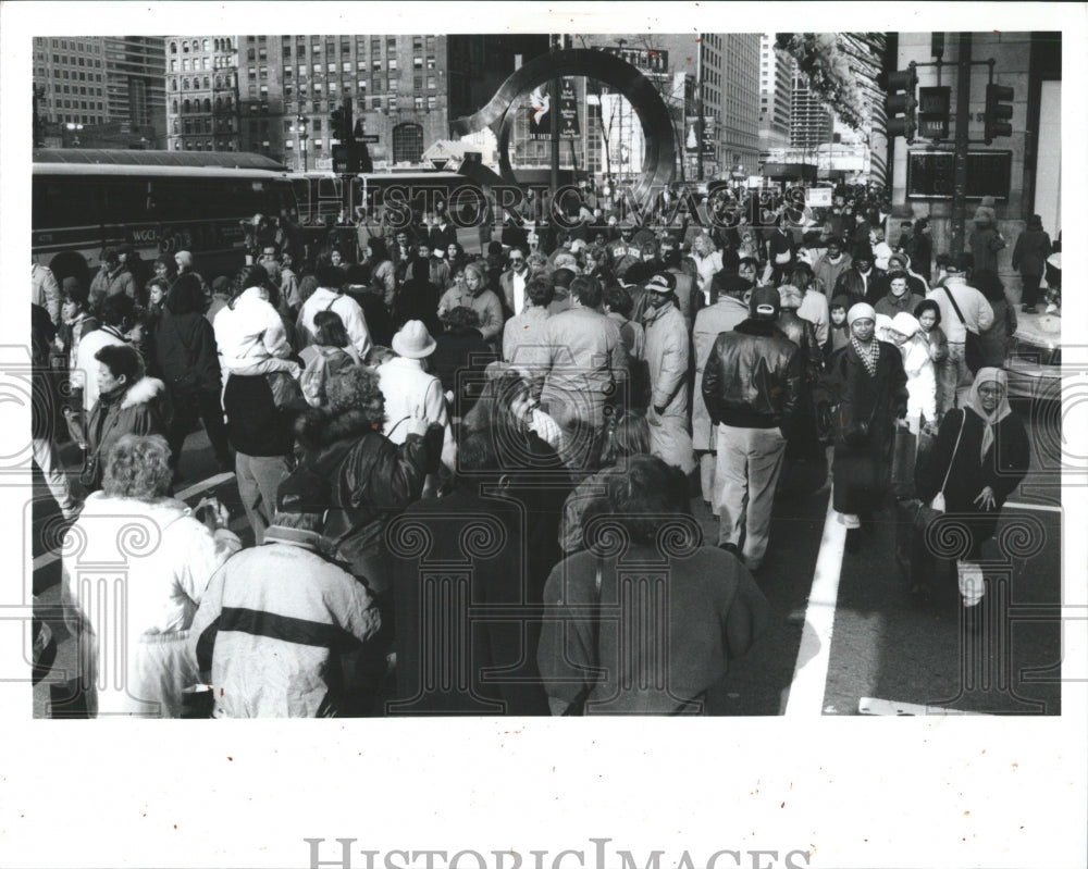 1992 Press Photo Christmas Season Shopping Crowd - RRW54771 - Historic Images