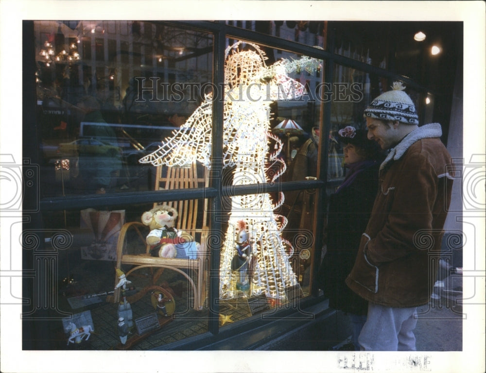 1993 Press Photo Christmas Display Hammacher Schlemmer - RRW54869 - Historic Images