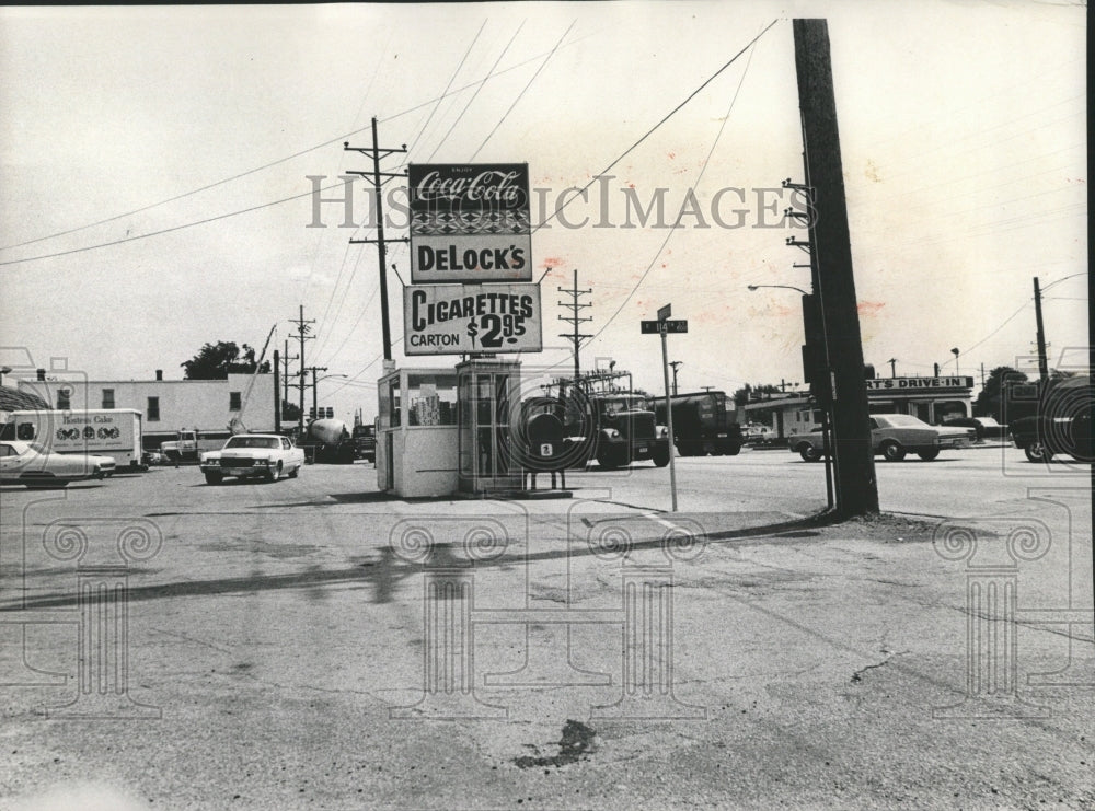 1972 Press Photo Trailer Operation Cigaret Sale - RRW54915 - Historic Images