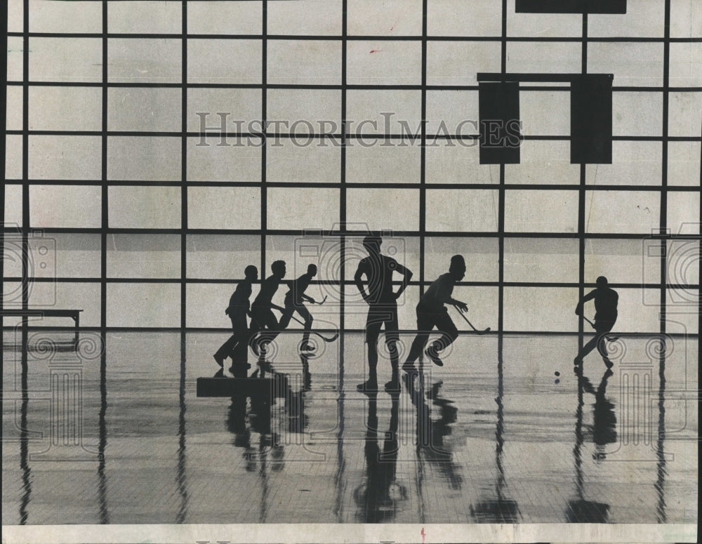 1971 Press Photo Reach Out Swimming Basket Volley Games - RRW54931 - Historic Images