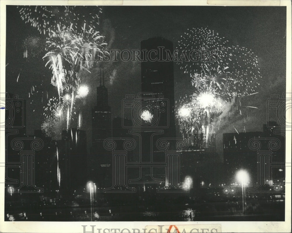 1982 Press Photo Fireworks On The Fourth of July - RRW55147 - Historic Images