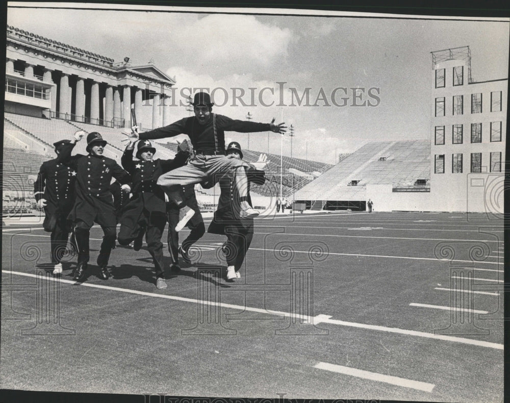 1971 Press Photo Skill Fun Chicago Policemen Firemen - RRW55185 - Historic Images