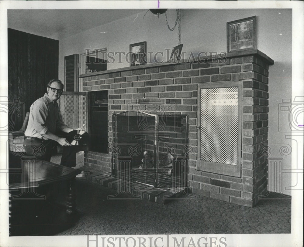 1975 Press Photo Artificial Donald Foss Place Fire Baby - RRW55217 - Historic Images