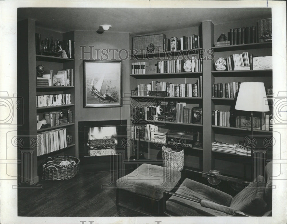 1972 Press Photo Fireplace Warms The Room At Portals - RRW55221 - Historic Images