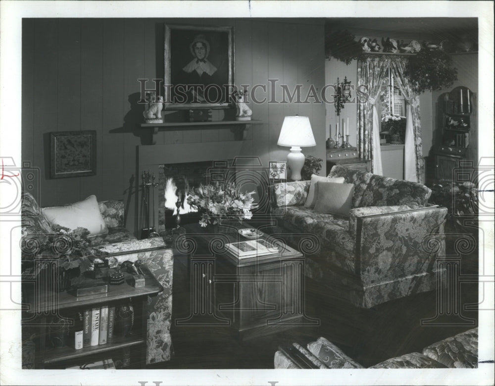 1978 Press Photo Fireplace Makes Room Cozy - RRW55237 - Historic Images