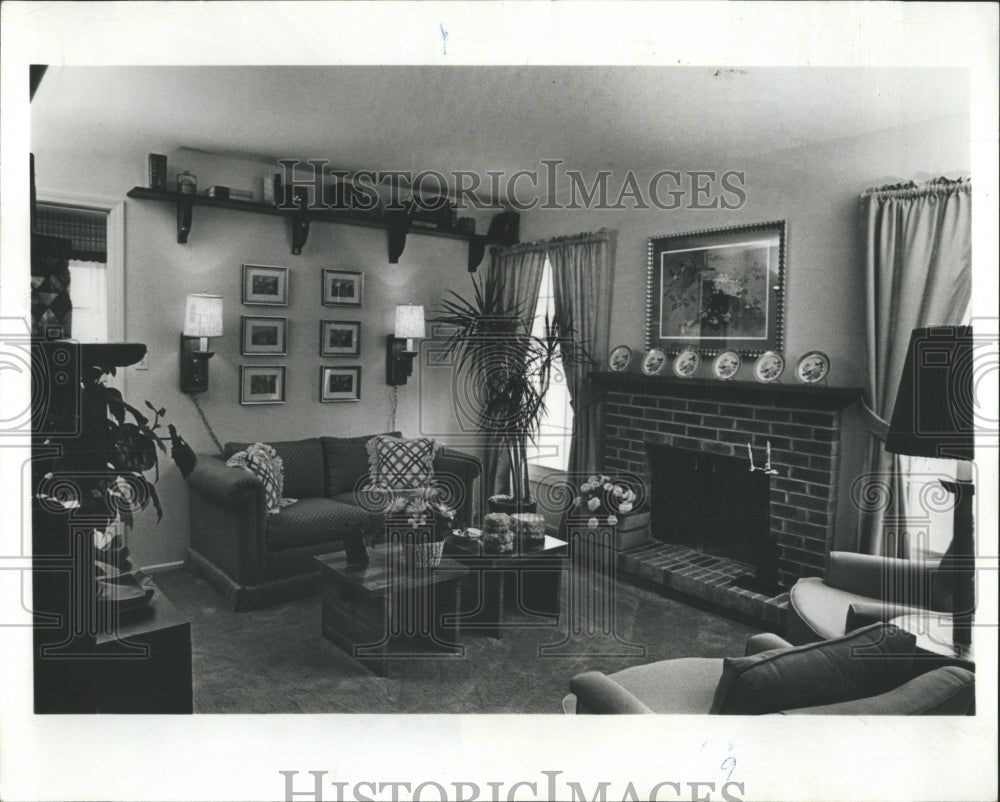 1978 Press Photo Farm High Hill Cozy Family Fireplace - RRW55249 - Historic Images