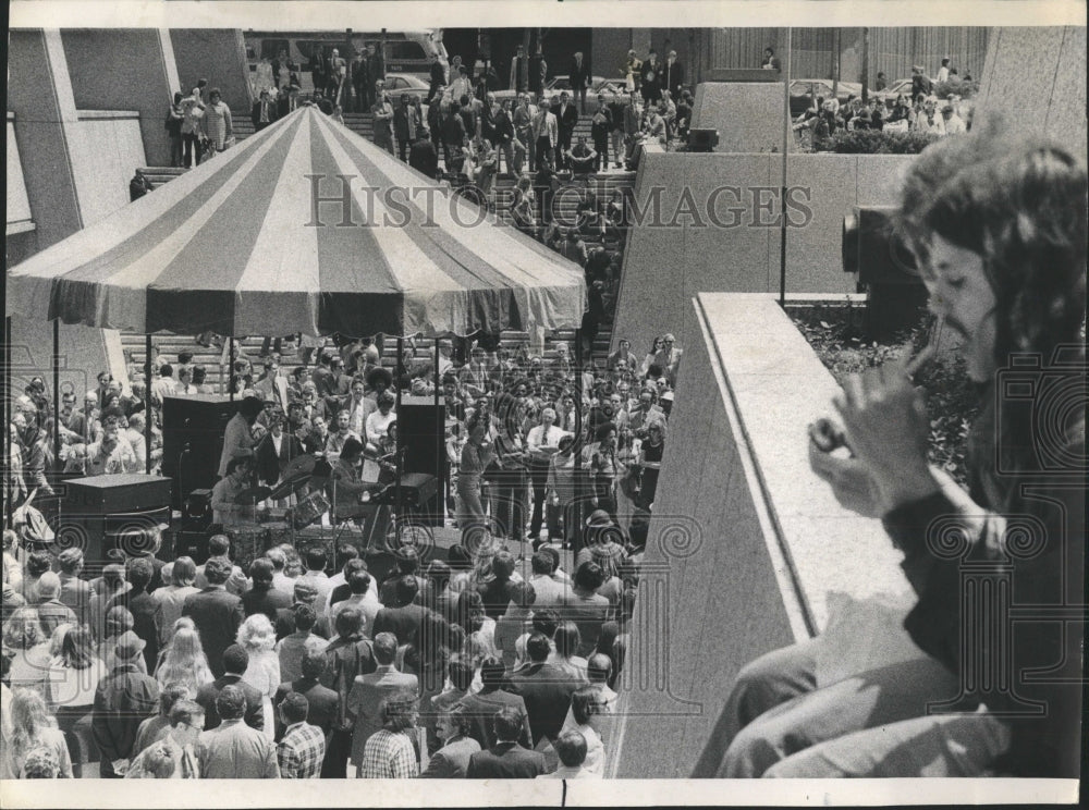 1974 Press Photo Building Little Luncheon Music Bank - RRW55263 - Historic Images