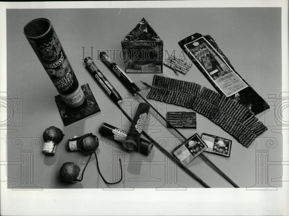 1992 Press Photo FIREWORKS EXPLOSIVE DEVICES - RRW55291 - Historic Images