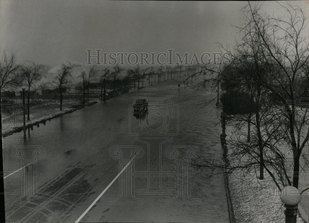 1948 Press Photo Lake Shore Drive waves strong winds - RRW55365 - Historic Images