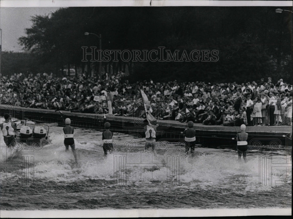 1967 Press Photo Multiple Line Of Water Skiers Chicago - RRW55381 - Historic Images