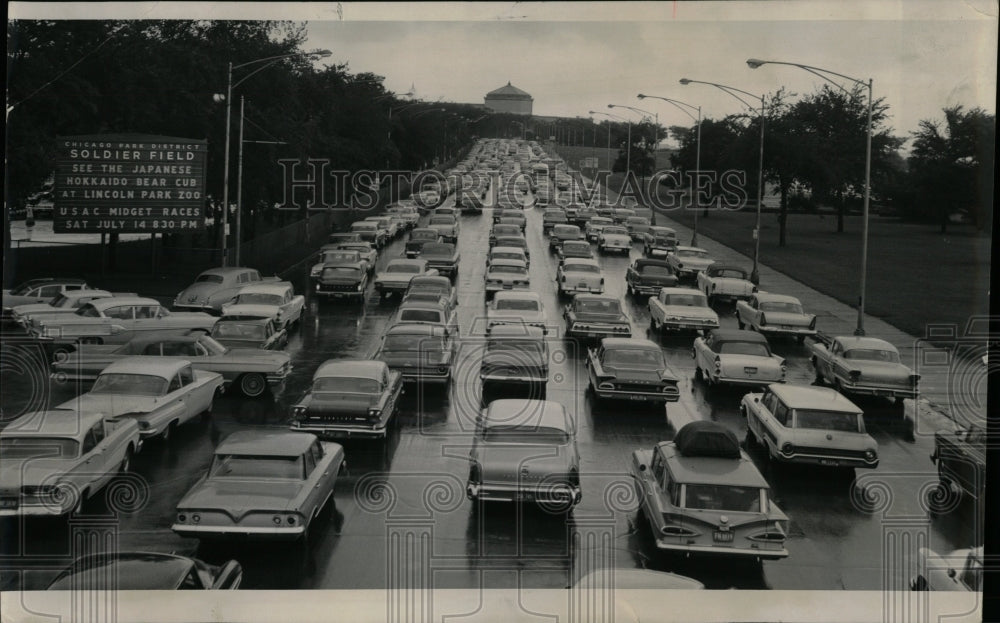 1965 Press Photo motorists jam up Field Museum lanes - RRW55421 - Historic Images