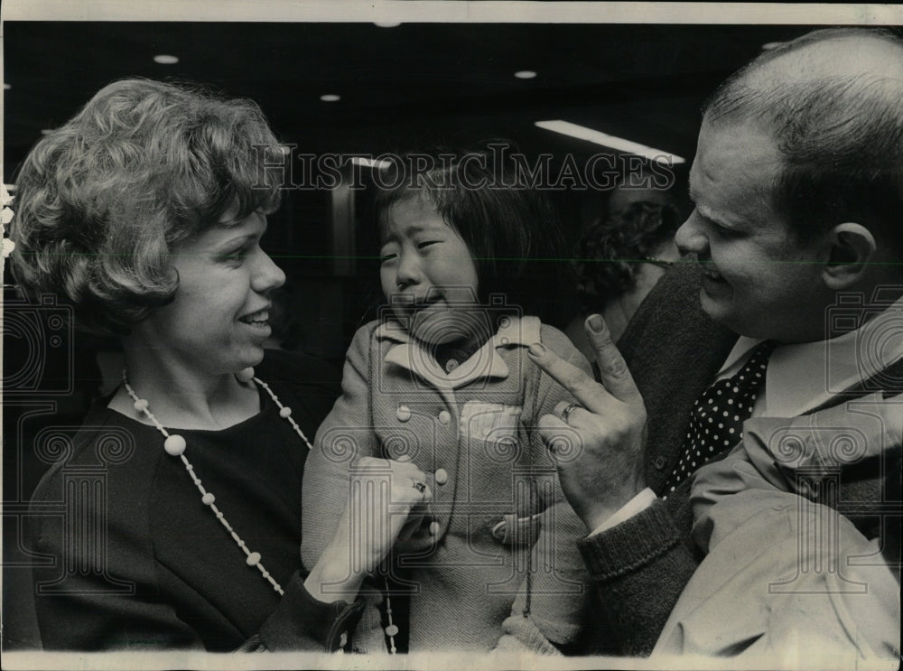 1973 Press Photo Sign Love Sue Holsapple Kim Max - RRW55547 - Historic Images