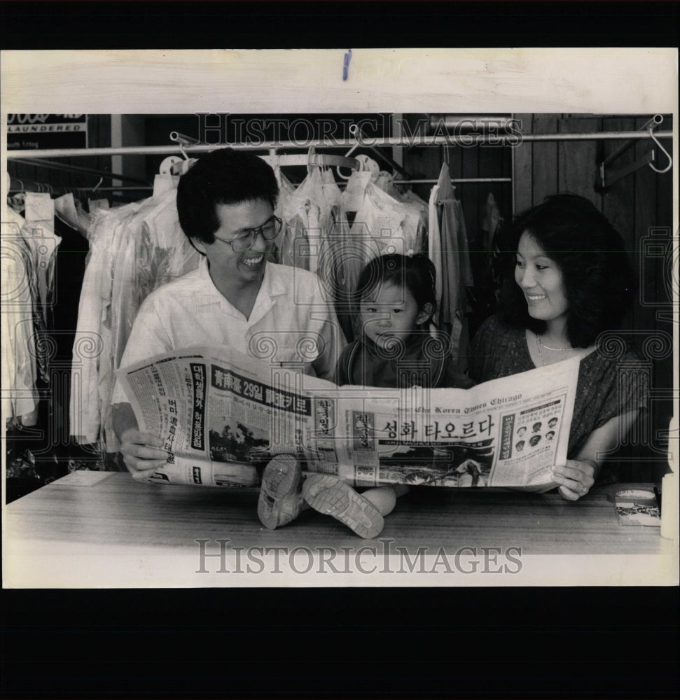 1988 Press Photo Yong Mok Jun Yeon Business Lincoln - RRW55551 - Historic Images