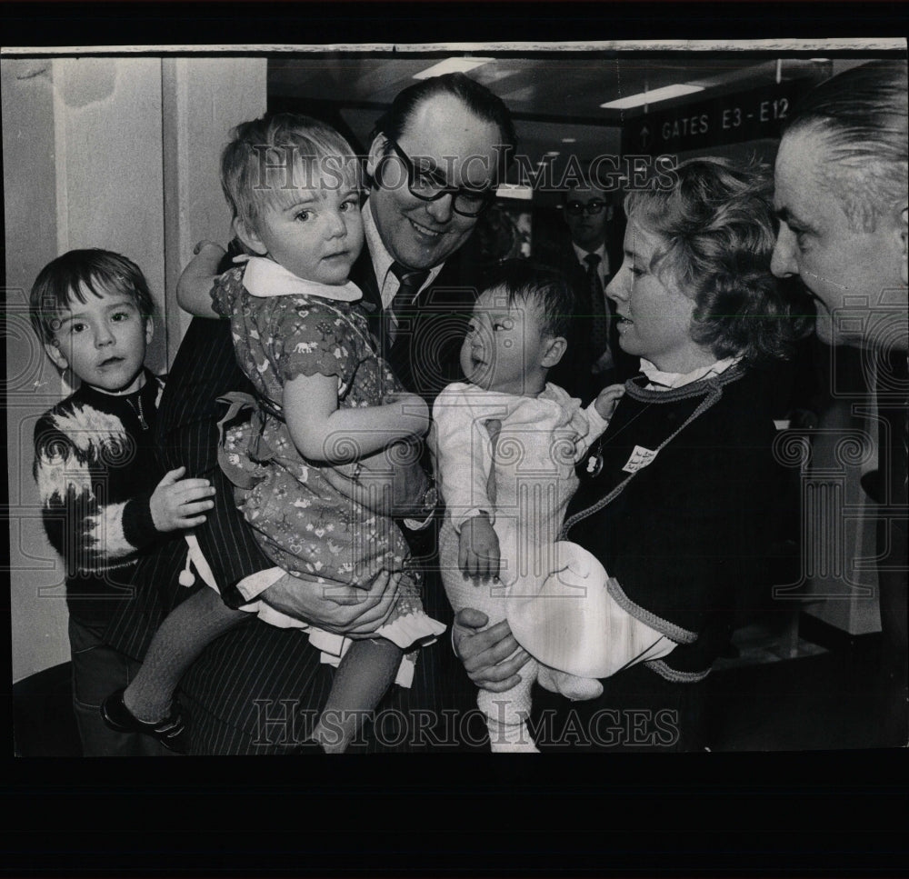 1973 Press Photo Park Le New Family Korean Orphan - RRW55559 - Historic Images