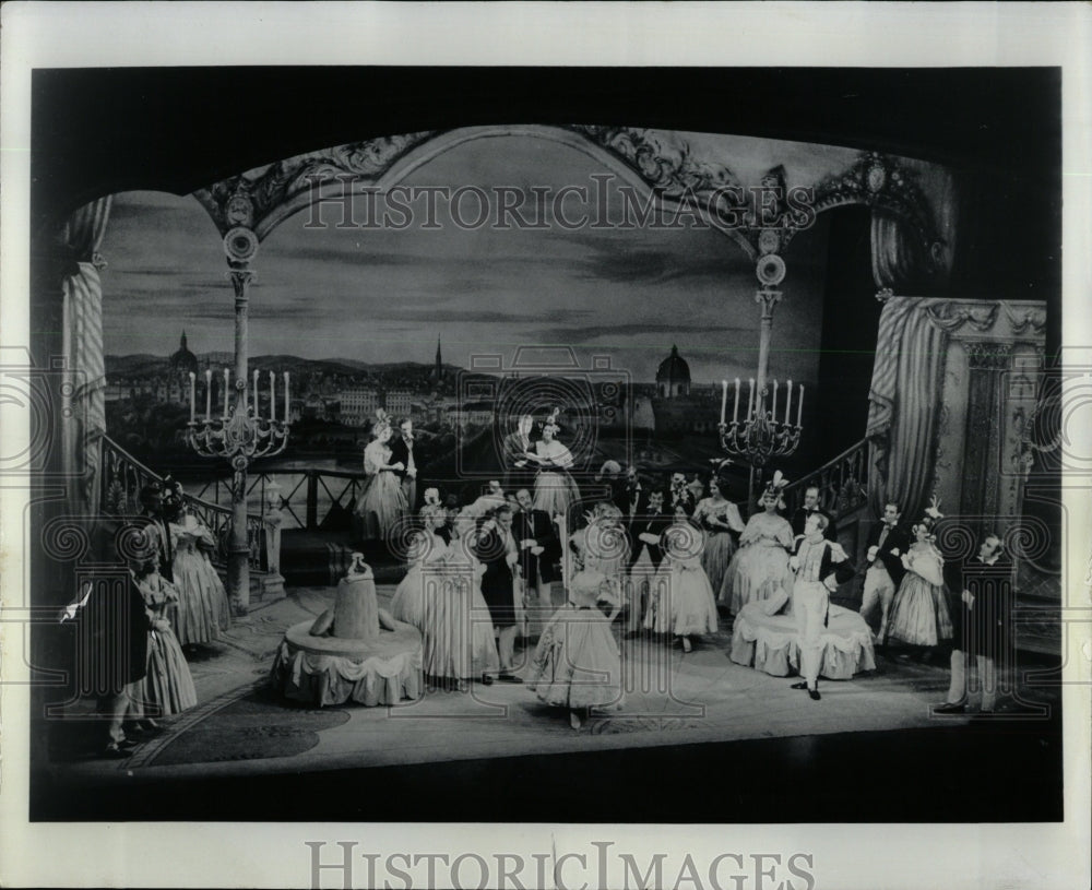 1964 Press Photo Die Fledermaus Opera Chicago Theater - RRW55657 - Historic Images