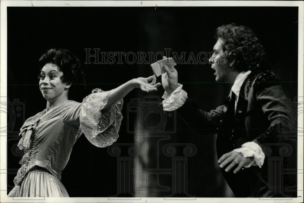 1977 Press Photo Opera Scene The Barber Of Seville - RRW55683 - Historic Images