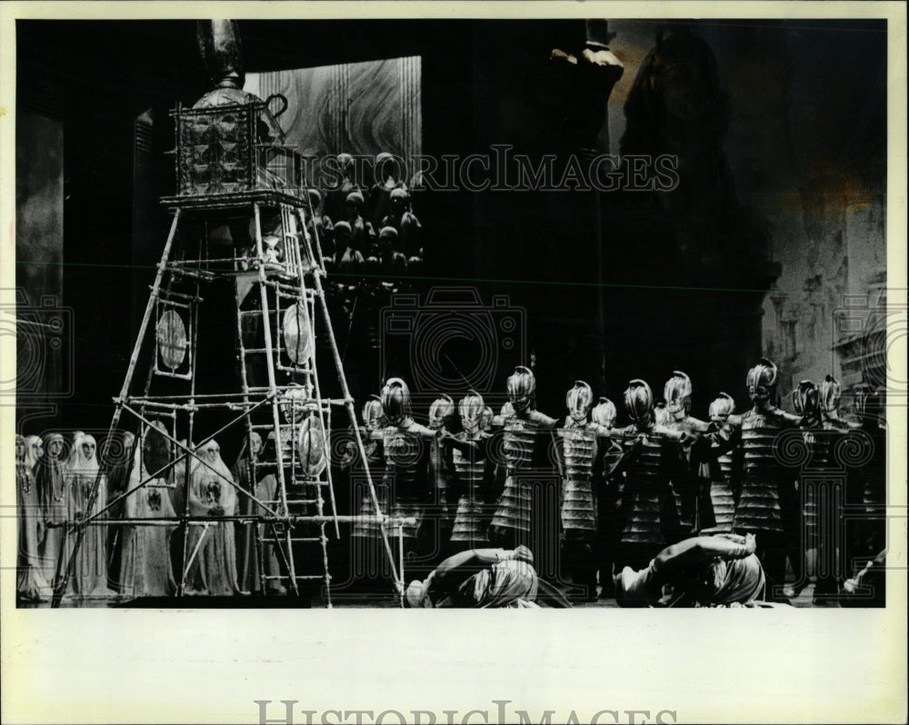 1983 Press Photo Extras Rehearsal Lyric Opera Aida - RRW55753 - Historic Images