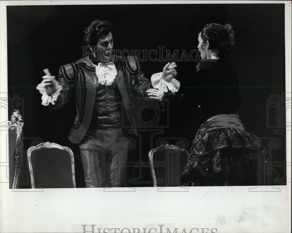 1990 Press Photo Lyric Opera &quot;Barber of Seville&quot; - RRW55777 - Historic Images