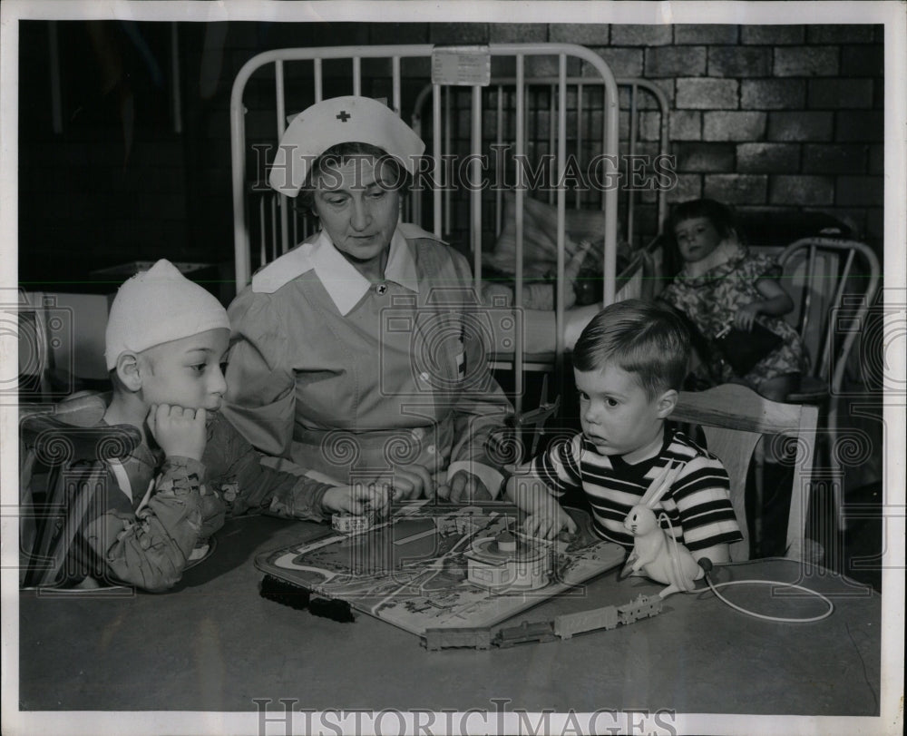 1950 Press Photo Rollin Church Gray Lady Red Cross - RRW55911 - Historic Images