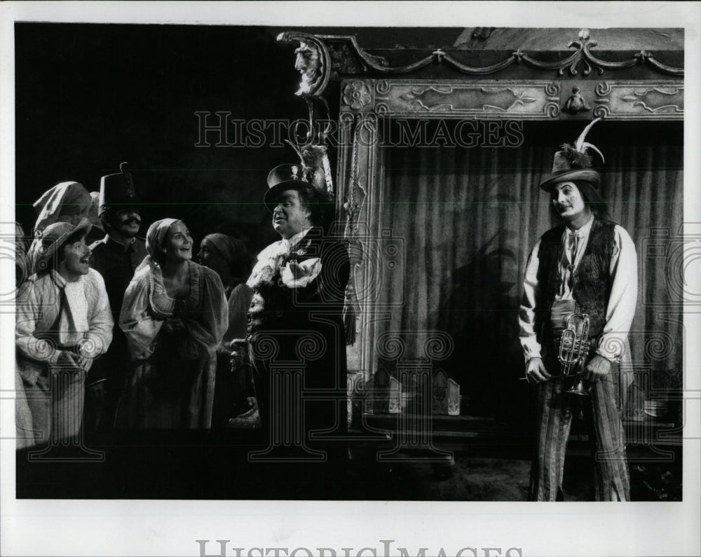 1991 Press Photo Chicago Lyric Opera The Elixir of Love - RRW55989 - Historic Images