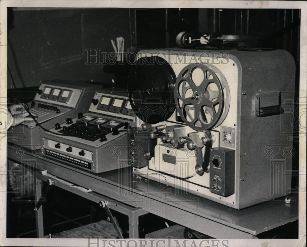 1959 Press Photo portable Westert 35mm film recorder - RRW56011 - Historic Images