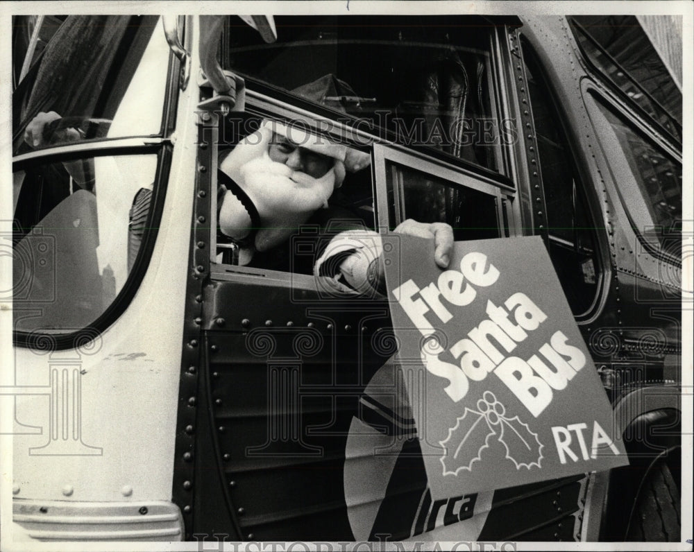 1977 Press Photo Santa Bus RTA - RRW56035 - Historic Images
