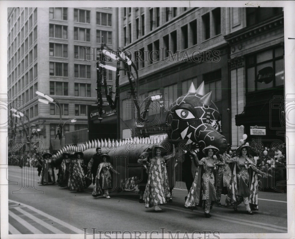 1961 Press Photo State Street Christmas Parade Chicago - RRW56177 - Historic Images