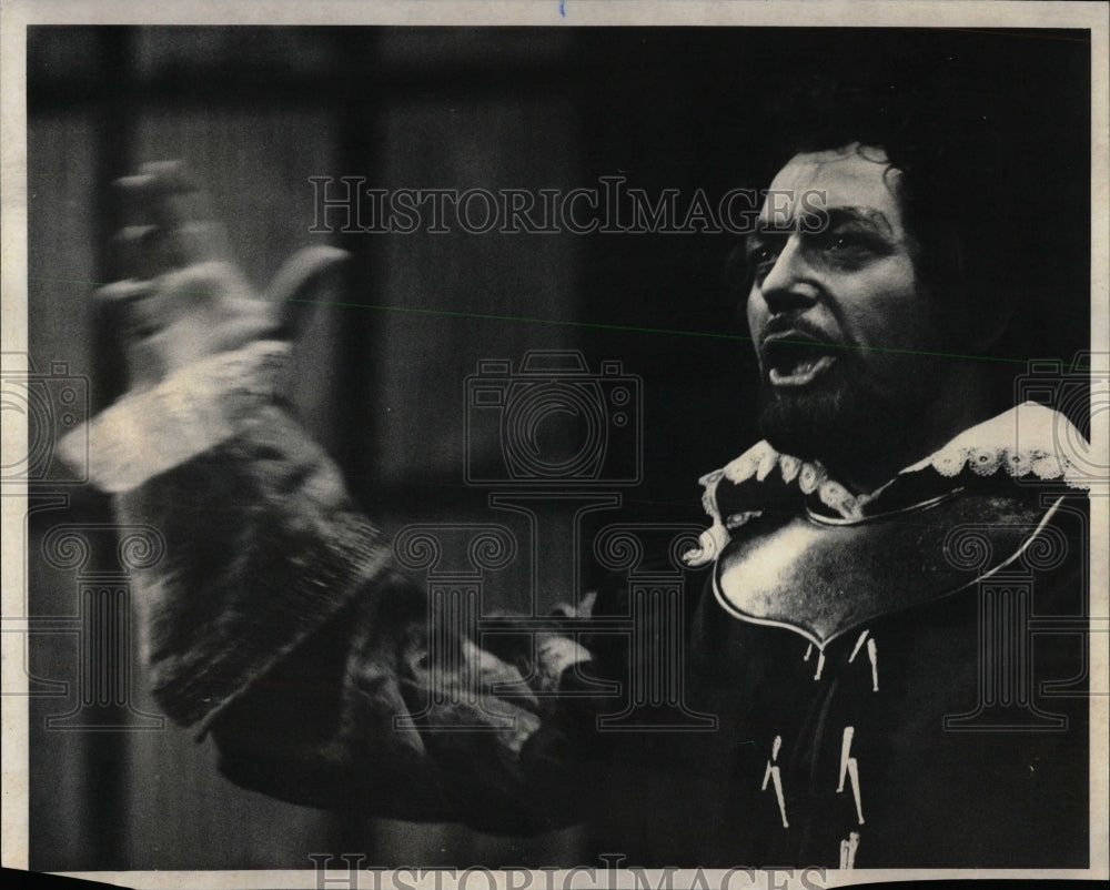 1976 Press Photo Lyric Opera &quot;A Masked Ball&quot; - RRW56353 - Historic Images