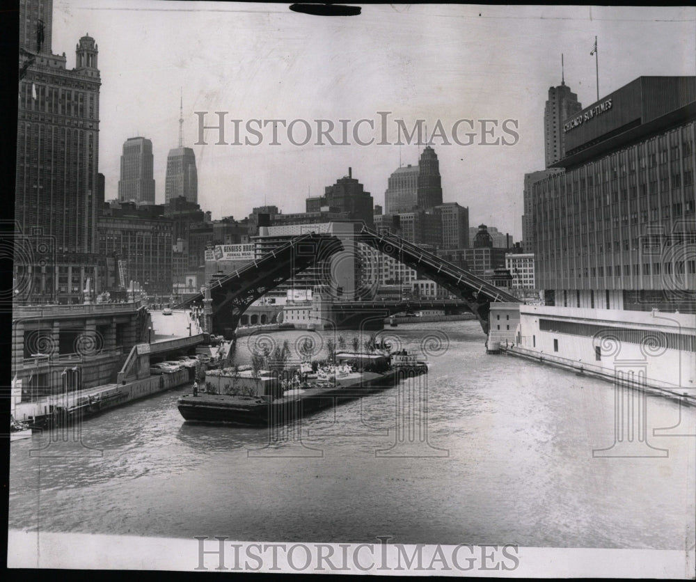 1959 Press Photo Beauty Queens enjoy Chicago River - RRW56433 - Historic Images