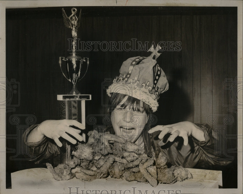 1969 Press Photo Kathleen Humenik, Fried Chicken Champ - RRW56467 - Historic Images