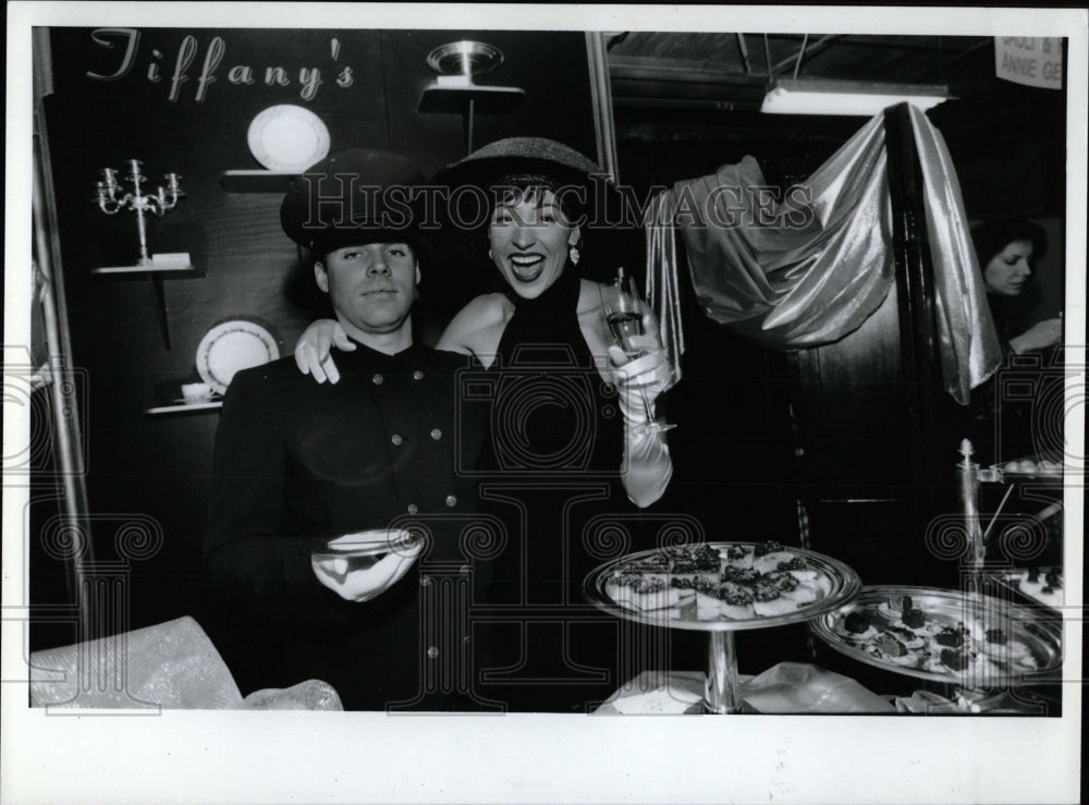 1994 Press Photo Plays &quot;Breakfast at Tiffany&#39;s&quot; - RRW56483 - Historic Images