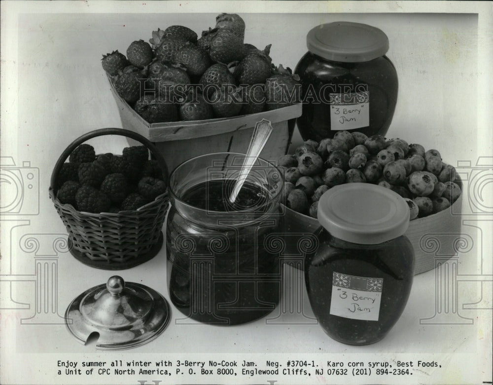 1982 Press Photo 3-Berry No-Cook Jam - RRW56521 - Historic Images