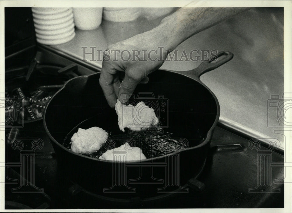 1981 Press Photo Michael Gnolfo Italian Sweet Bread - RRW56557 - Historic Images