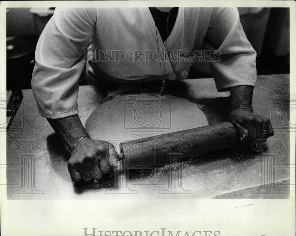 1982 Press Photo Rolling Out Dough For Calzone - RRW56569 - Historic Images