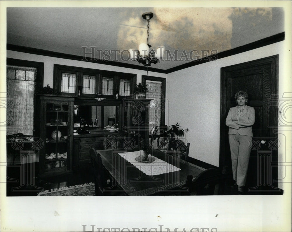 1983 Press Photo Real Estate Broker Jean Schultz Home - RRW56581 - Historic Images