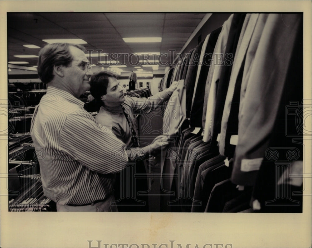 1994 Press Photo Bruce Baird Ron Tepper Irv&#39;s Clothing - RRW56593 - Historic Images