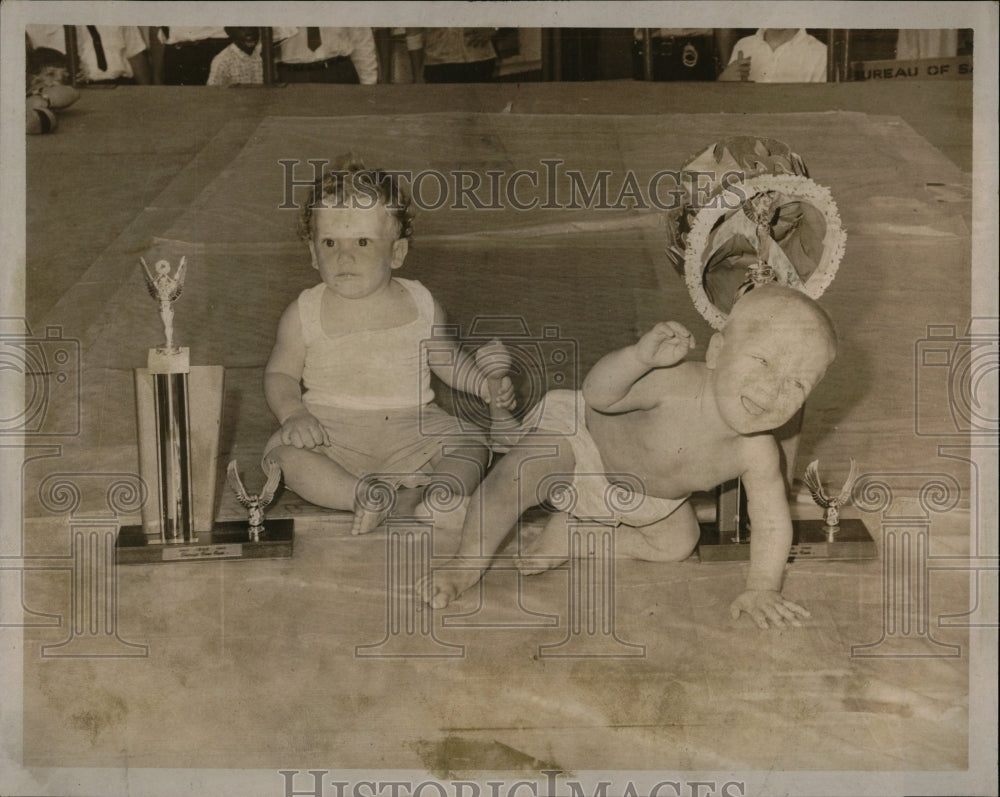 1966 Press Photo Baby Crawling Contest winners, Chicago - RRW56709 - Historic Images