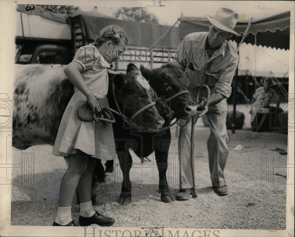 1948 Press Photo Cook County Fair Cattle Exhibit - RRW56723 - Historic Images