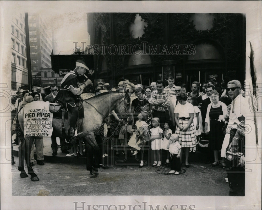 1962 Press Photo Pied Piper promos World Music Fair - RRW56727 - Historic Images