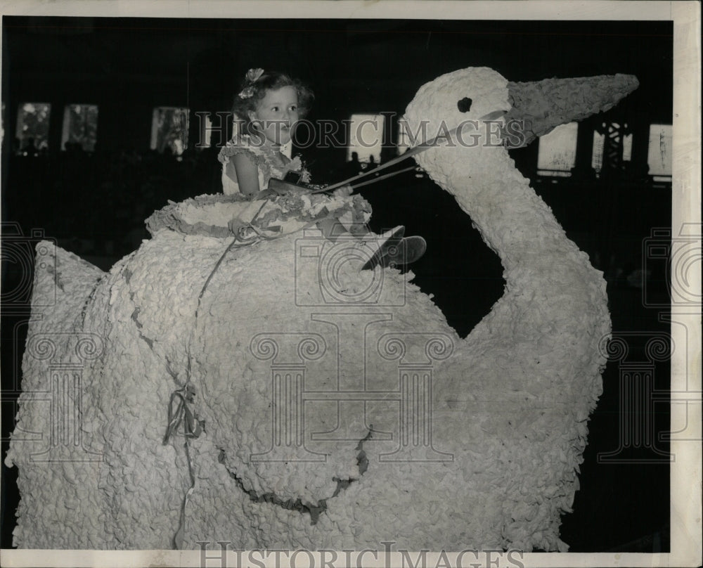 1954 Press Photo Marilyn Sue Baillie Wins Baby Pageant - RRW56751 - Historic Images